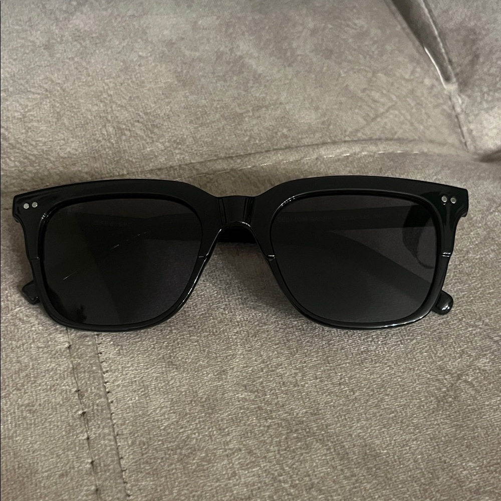 DIFF Black Sunglasses